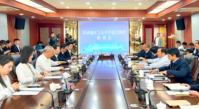 嚴(yán)介和理事長(zhǎng)同新疆塔城地委副書(shū)記、行署專(zhuān)員阿依丁會(huì)談 1.png