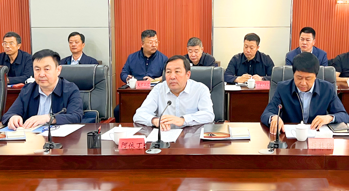 嚴(yán)介和理事長(zhǎng)同新疆塔城地委副書(shū)記、行署專(zhuān)員阿依丁會(huì)談 3.png