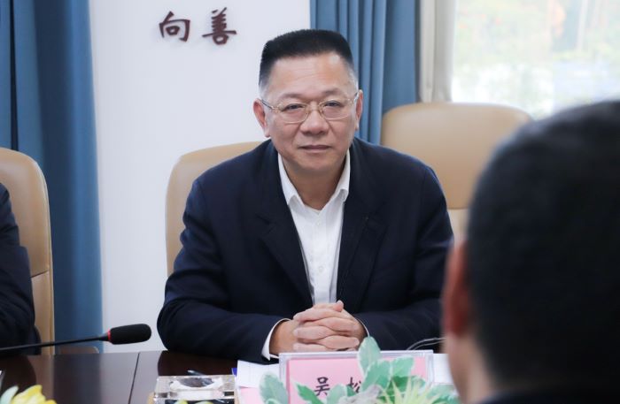 20250210嚴昊與廣東省雷州市委書記吳松江、市長閆嘉偉會談3.jpg